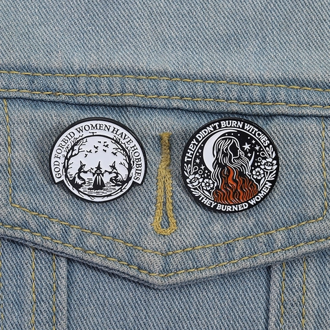 Broche de Pin de Esmalte de Bruja Retro Aleación de Zinc Redondo Feminist Slogan Insignia para Mujeres Hombres Tema Mágico Halloween Decoración Ropa