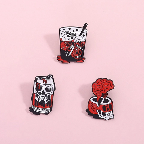 Spilla in Smalto Gothic Teschio Drunk Forever Lattina Bicchiere Bevanda Spilla Badge per Zaino Accessori Abbigliamento