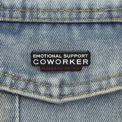 Broche de Esmalte Humorístico Emotional Support Coworker Please Do Not Pet Aleación de Zinc Insignia Rectangular para Oficina