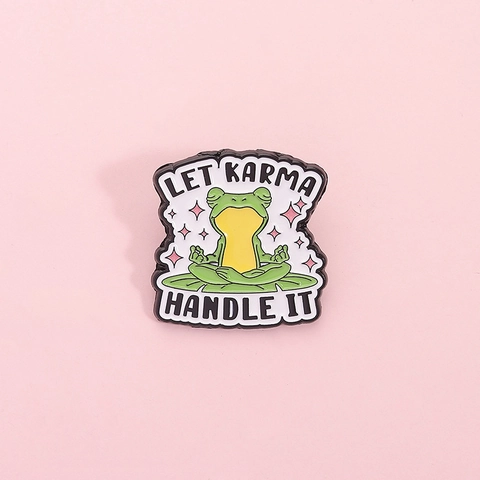 Lustige Meditierende Frosch Emaille Brosche Mit Let Karma Handle It Slogan Cartoon Yoga Frosch Anstecknadel Schmuck Geschenk