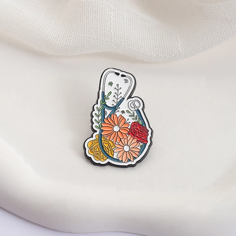 Creative Floral Stethoscope Enamel Brooch Zinc Alloy Medical Nursing Theme Pin Badge For Nurse Doctor Gift Decorative Clothing Jewelry