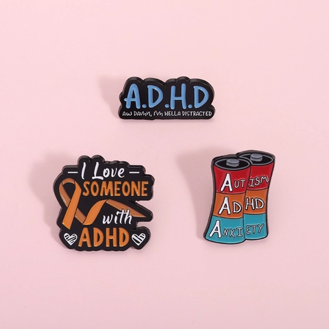 Spille in Smalto per la Consapevolezza della Neurodiversità ADHD Autismo Ansia Cuore Batteria Distintivo Spilla in Lega di Zinco per Zaino Vestiti