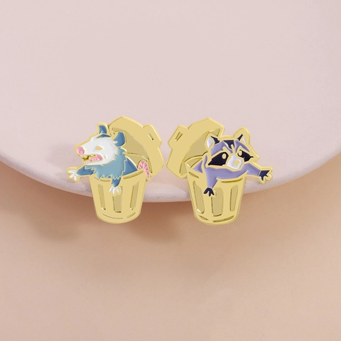 Spilla in Smalto Divertente Cartone Animato Animali Spazzatura Procione Opossum Distintivi per Vestiti Zaino Gioielli Regalo