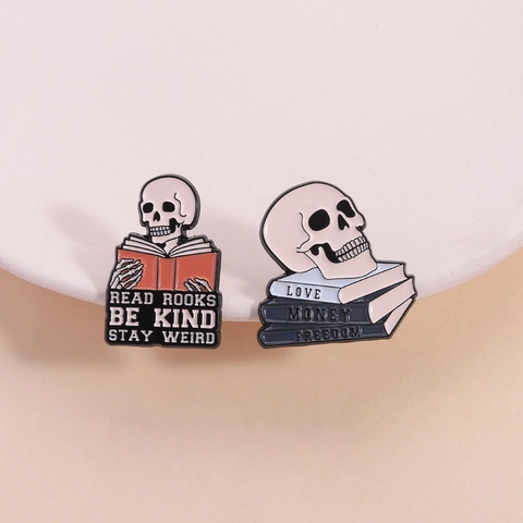 Halloween Horror Skelett Buch Kombination Emaille Brosche Lustiges Skelett Abzeichen Dunkler Literarischer Stil Deko Accessoire