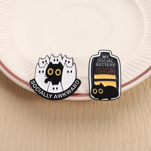 Broches en Émail de Chat Amusantes Batterie Sociale Alliage de Zinc Chat Badges de Revers pour Décoration de Vêtements Sacs