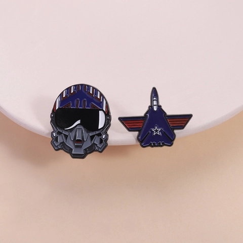 Aviation Pilot Helmet And Fighter Jet Zinc Alloy Enamel Brooch Pin Military Style Clothing Badge Accessory For Men Women