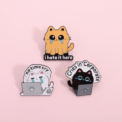 Broche de Pin de Esmalte de Gato de Oficina Triste Aleación de Zinc Gato Llorando Humor de Trabajo Joyería Regalo Para Mujeres Hombres