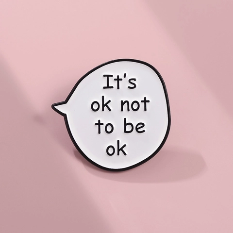Spilla in Smalto Ispiratrice It's Ok Not To Be Ok Fumetto di Dialogo Distintivo in Lega Per Vestiti Zaino Accessori