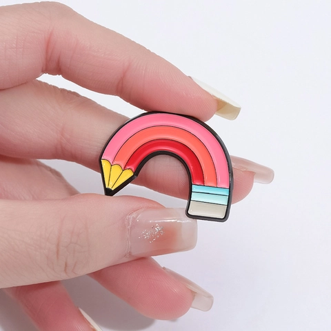 Simpatica Spilla in Smalto Arcobaleno Cartone Animato Gatto Matita Nuvola Lega di Zinco Colorata Spilla per Zaino Vestiti