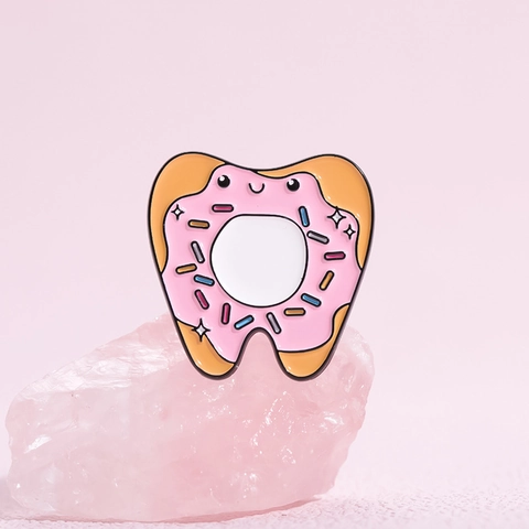 Cartoon Zahn Emaille Pin Set Kreatives Essen Sushi Donut Pommes Cupcake Eis Am Stiel Reversnadel Für Rucksack Schmuck Geschenk