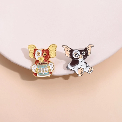 Süße Cartoon Kreatur Emaille Pin Brosche Kawaii Tier Mit Kaffeetasse Zinklegierung Abzeichen Für Kleidung Tasche Dekoration Schmuck Geschenk