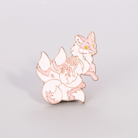 Linda Broche de Esmalte de Zorro de Nueve Colas Rosa Blanco Kitsune Con Patrón de Flor de Cerezo Insignia de Animal de Aleación Para Ropa Bolso Accesorios