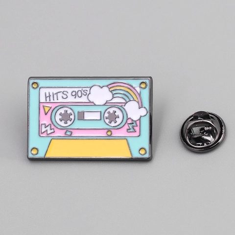 Broche en Émail Cassette Arc-en-Ciel Rétro Badge en Alliage Vintage Pour Sacs à Dos Vestes Denim Bijoux Décoratifs Cadeau