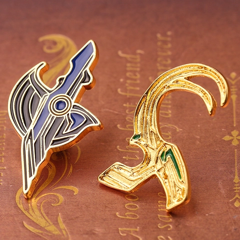Fantasie Gebogen Hoorn Helm Emaille Broche Pin Legering Geometrisch Film Geïnspireerd Badge Voor Kleding Tas Decoratie Unisex Sieraden