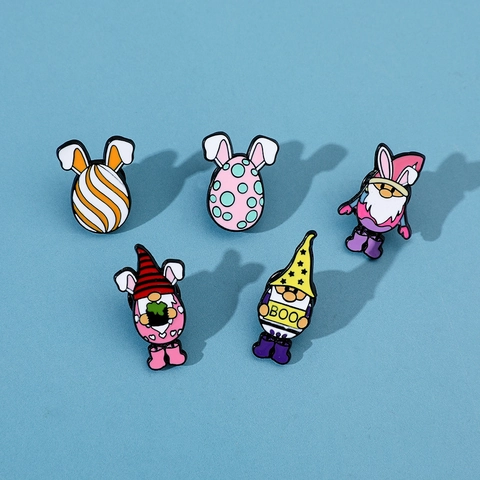 Spilla a Bottone in Smalto Gnomo Uovo di Pasqua Cartone Animato Gioielli in Lega Festivi Per Zaino Accessori Abbigliamento Regalo