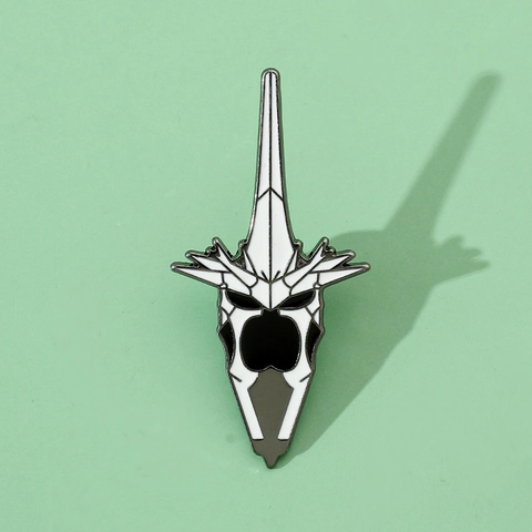 Broche en Alliage Émail en Forme de Casque à Pointes Style Film Fantaisie Badge d'Armure pour Décoration de Vêtements et Sacs