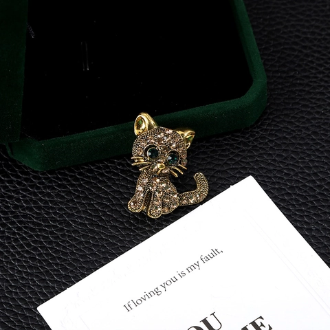 Vintage Legierung Katze Brosche Mit Champagner Strasssteinen Grüne Augen Tierform Brosche Pin Für Anzug Kleid Damen Herren Schmuck