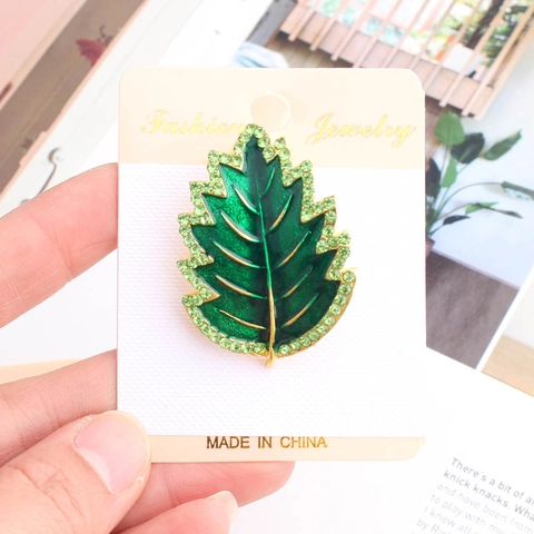 Fashion Zinc Alloy Enamel Leaf Brooch With Rhinestones Vintage Maple Leaf Lapel Pin For Suit Coat Men Women Jewelry