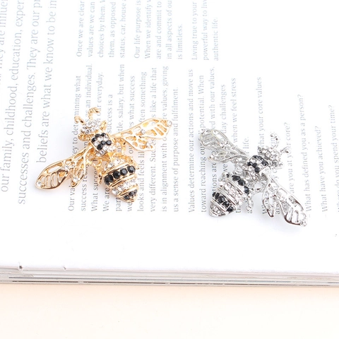 Vintage Zinc Alloy Honeybee Brooch Rhinestone Inlaid Insect Lapel Pin For Women Men Fashion Decorative Clothing Jewelry Gift
