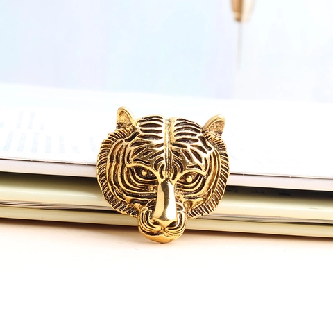 Broche Tête de Tigre Vintage en Alliage de Zinc Épingle d'Animal Relief Bijoux de Mode Accessoire de Costume Or Argent