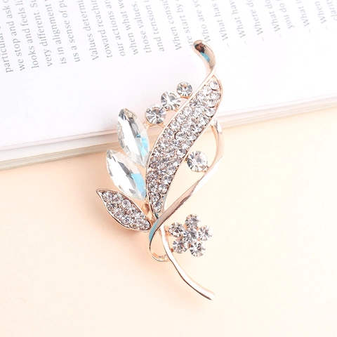 Broche Élégante en Alliage de Zinc Forme Feuille Fleur Avec Strass Cristal Incrusté Or Rose Argent Multicolore Bijoux Cadeau