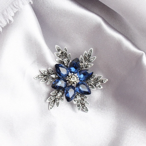 Vintage Silber Legierung Schneeflocke Brosche Pin Für Damen Mit Dunkelblau Kristall Strass Elegant Winter Mode Accessoire