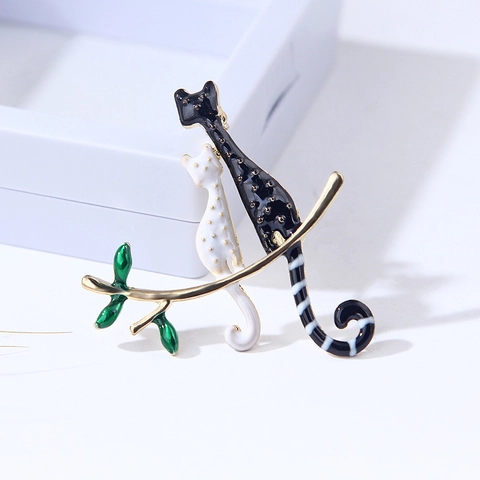 Simpatica Spilla a Forma di Gatto in Smalto per Donna Uomo Lega Animali Due Gatti su Ramo Gioielli di Moda Regalo