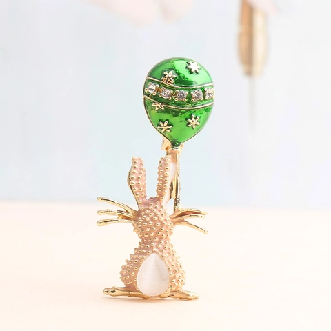 Cartoon Rabbit Holding Balloon Enamel Brooch Zinc Alloy Rhinestone Star Pattern Corsage Pin For Women Kids Animal Jewelry Gift