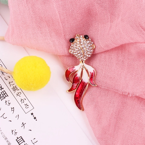 Vintage Cute Goldfish Animal Brooch Zinc Alloy Enamel Drip Oil Rhinestone Inlaid Fashion Jewelry Pins For Women Men Gift