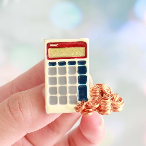 Creative Calculator And Coins Enamel Brooch Pin Alloy Accountant Finance Gift Jewelry For Suits Bags Women Men