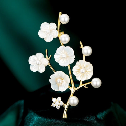 Elegant Plum Blossom Shell Flower Brooch Real Gold Plated Copper With Pearl Zirconia Vintage Floral Brooch For Women Jewelry