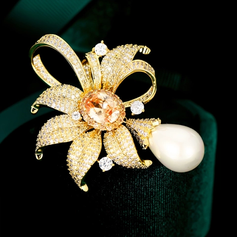 Vintage Luxury Flower Brooch Pin For Women Gold Plated Copper With Zirconia And Shell Pearl Elegant Floral Corsage Jewelry Gift
