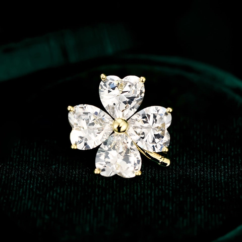 Herzförmige Vierblättrige Kleeblatt Brosche Pin Für Damen Elegante Zirkonia Kupfer Anstecknadel Anti-Exposure Schnalle Schmuck