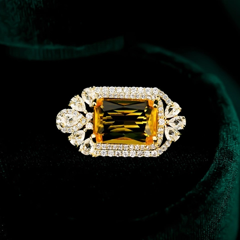 Vintage Brosche Mit Smaragdschliff Zirkonia Vergoldetes Kupfer Anti-Exponierung Kragennadel Für Damen Hochzeit Party Schmuck