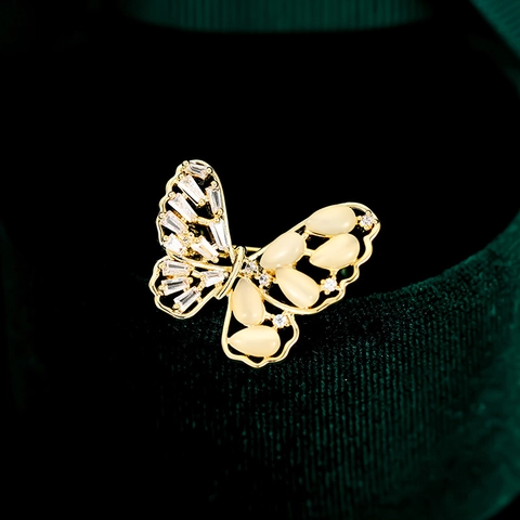 Vintage Goud Vergulde Koperen Vlinder Broche Zirconia Kattenoogsteen Ingelegd Elegante Dames Banket Sieraden Accessoires