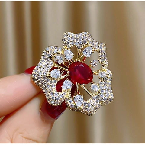 Eleganter Chinesischer Stil Blumen Brosche Pin Vergoldetes Kupfer Synthetischer Zirkonia Lotus Floral Corsage Damen Hochzeit Schmuck