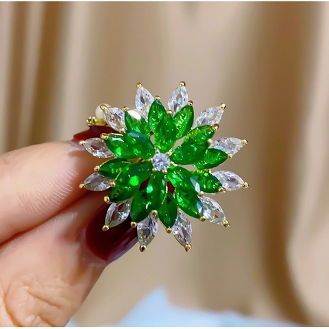 Lujoso Broche de Copo de Nieve Giratorio Chapado en Oro Cobre Zirconia Flor Pin Elegante Boda Banquete Corsage Mujer