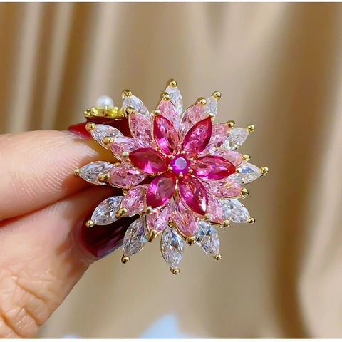 Lujoso Broche de Copo de Nieve Giratorio Chapado en Oro Cobre Zirconia Flor Pin Elegante Boda Banquete Corsage Mujer