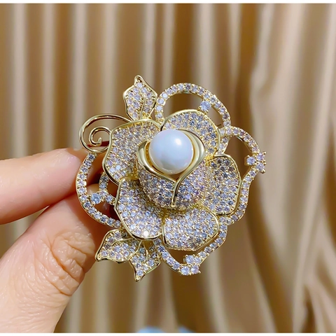 High-End Copper Gold Plated Rose Brooch With Shell Pearl Synthetic Zircon Elegant Flower Corsage Jewelry For Women Wedding Banquet