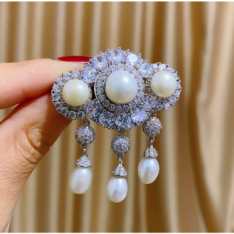 Vintage Court Style Freshwater Pearl Brooch For Women Gold Plated Copper Zirconia Tassel Suit Pin Decorative Jewelry Gift