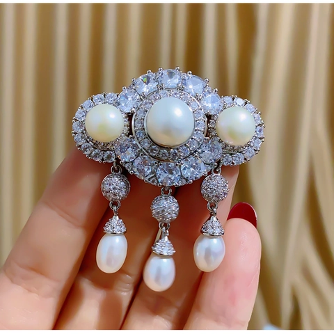 Vintage Court Style Freshwater Pearl Brooch For Women Gold Plated Copper Zirconia Tassel Suit Pin Decorative Jewelry Gift