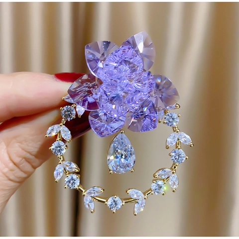 Lussuosa Spilla a Ghirlanda di Rose in Rame Placcato Oro con Cristalli e Ciondolo a Goccia in Zirconia per Donna Gioielli da Banchetto
