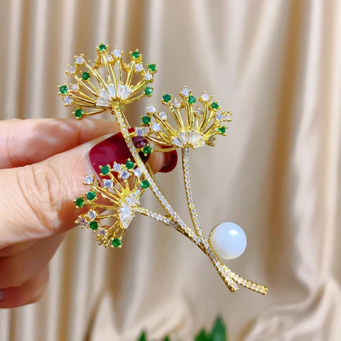 Elegante Paardenbloem Boeket Broche Voor Dames Verguld Koper Micro Ingelegde Zirkonia Witte Kunstparel Speld Voor Trouwpak Accessoire