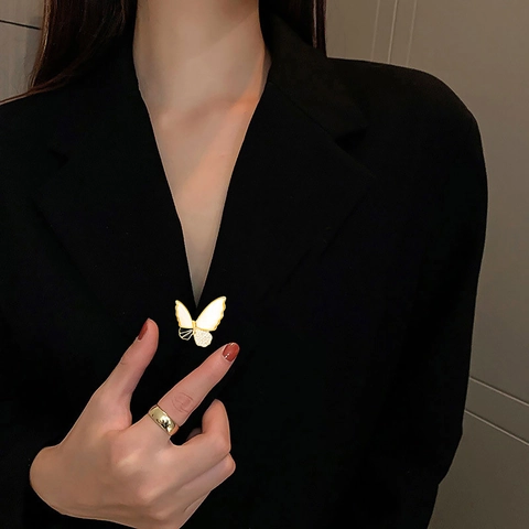 Elegantes Broches de Mariposa para Mujer Cobre Concha Natural Zirconia Pin de Solapa Joyería de Moda Corsage para Boda Fiesta Regalo