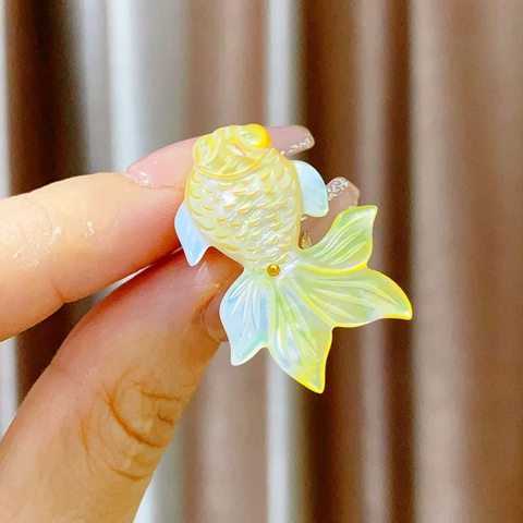 Leichter Luxus Neuer Chinesischer Stil Goldfisch Brosche Für Damen Natürliche Muschel Magnet Pin Kupfer Vergoldet Tier Schmuck