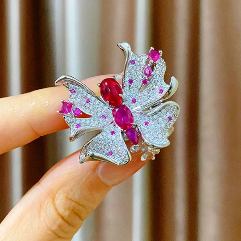 Broche Magnético de Mariposa Vintage Cobre Zirconia Piedra Roja Clip de Bufanda Accesorios de Ropa Sin Huellas para Mujeres