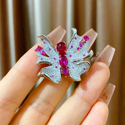 Broche Magnético de Mariposa Vintage Cobre Zirconia Piedra Roja Clip de Bufanda Accesorios de Ropa Sin Huellas para Mujeres