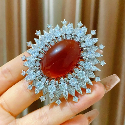 Vintage Court Style Red Agate Brooch For Women Luxury Sunburst Copper Zirconia Rhinestone Pin Suit Dress Wedding Banquet Elegant Floral Jewelry