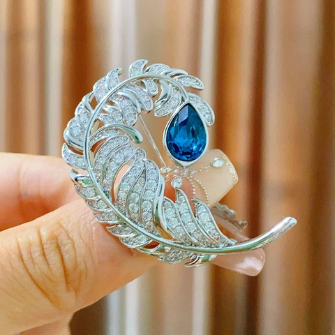 Elegant Feather Brooch For Women Copper Pin With Blue Synthetic Crystal And Zirconia For Wedding Party Decoration