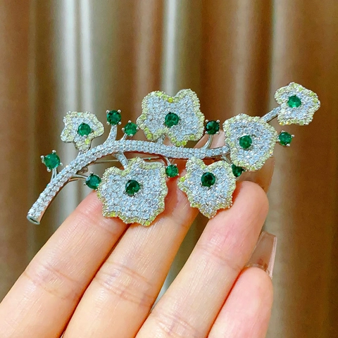 Luxury Copper Zirconia Floral Branch Brooch For Women Elegant Emerald Green Flower Leaf Pin Wedding Party Jewelry